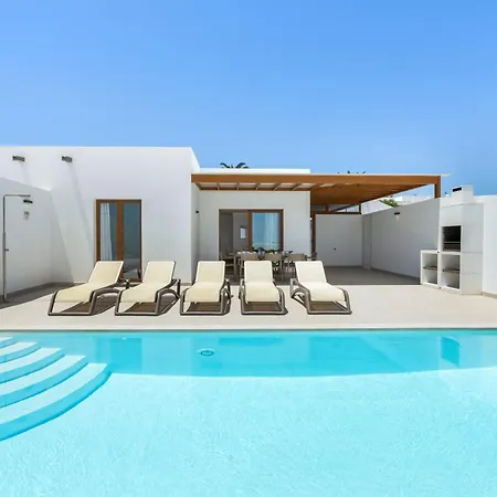 Altos Arbea 8b By Escape Playa Blanca (Lanzarote)